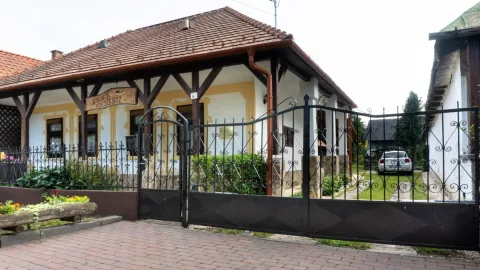 Hajnal Vendégház – Kéked