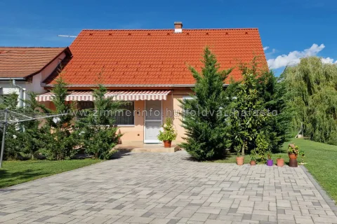 Halastó Nyaralóház – Balatonföldvár