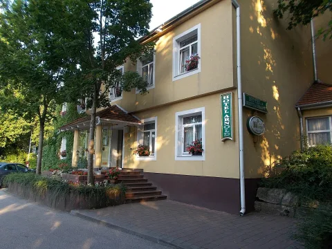 Hotel Arnold – Tata